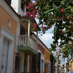 Ruelas charmosas e casinhas coloridas.