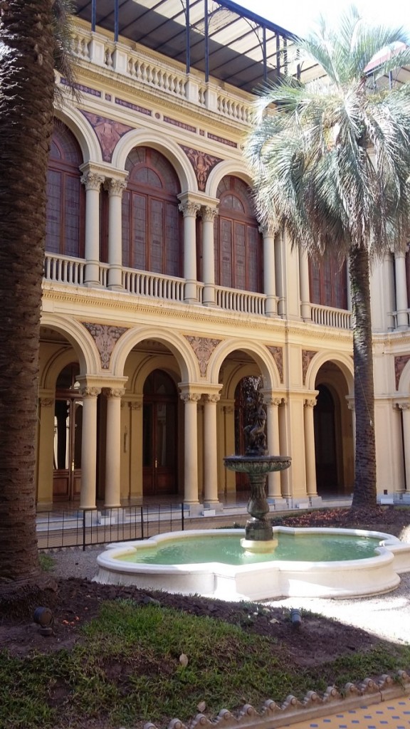 Pátio interno da Casa Rosada, Buenos Aires, Argentina.