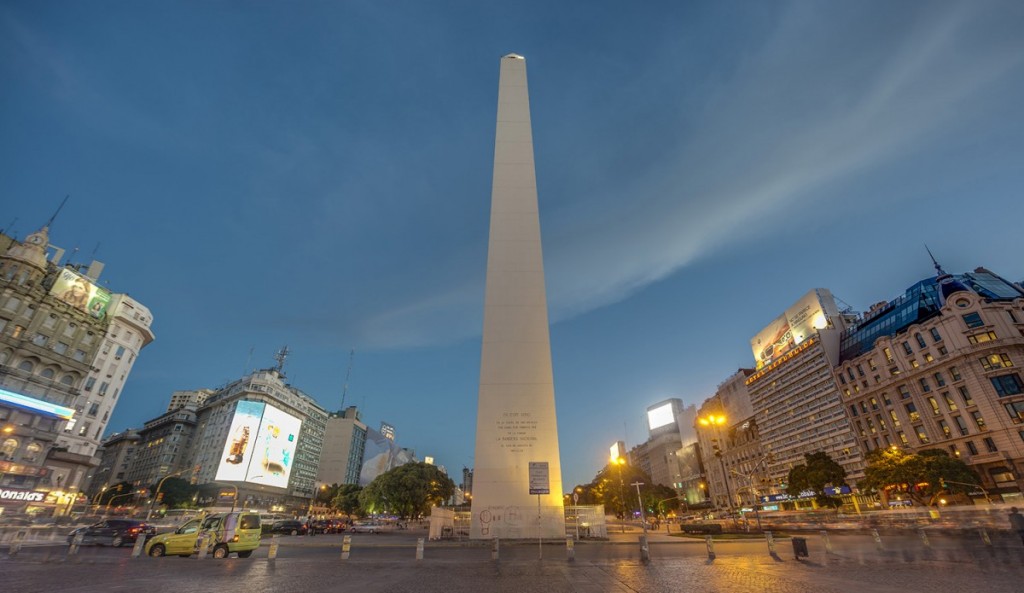Região do Obelisco é a Broadway de Buenos Aires, Argentina.
