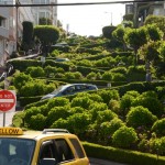 A rua mais sinuosa do mundo - Lombard Street.